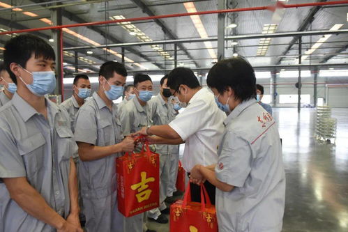 高温慰问 东风有限管理层为一线员工送清凉
